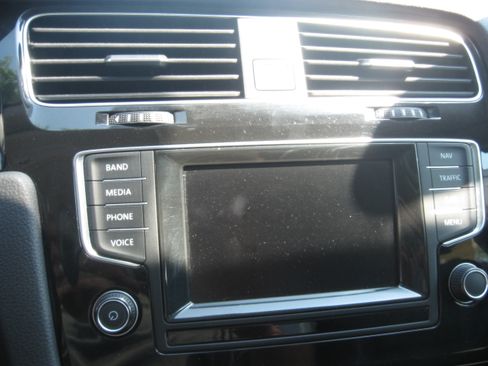 Used 2015 Volkswagen Golf SEL FWD image 10