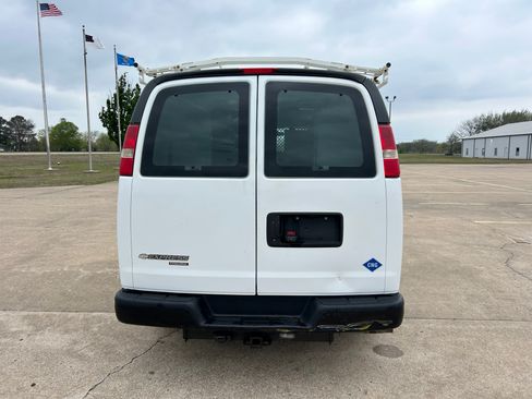 Used 2011 Chevrolet Express 2500 image 6