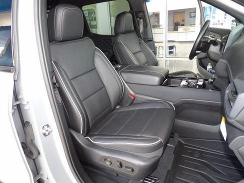 Used 2026 Chevrolet Silverado EV 4x4 Crew Cab LT image 12