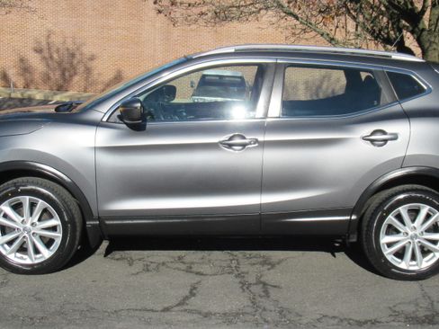 Used 2017 Nissan Rogue Sport SV image 5