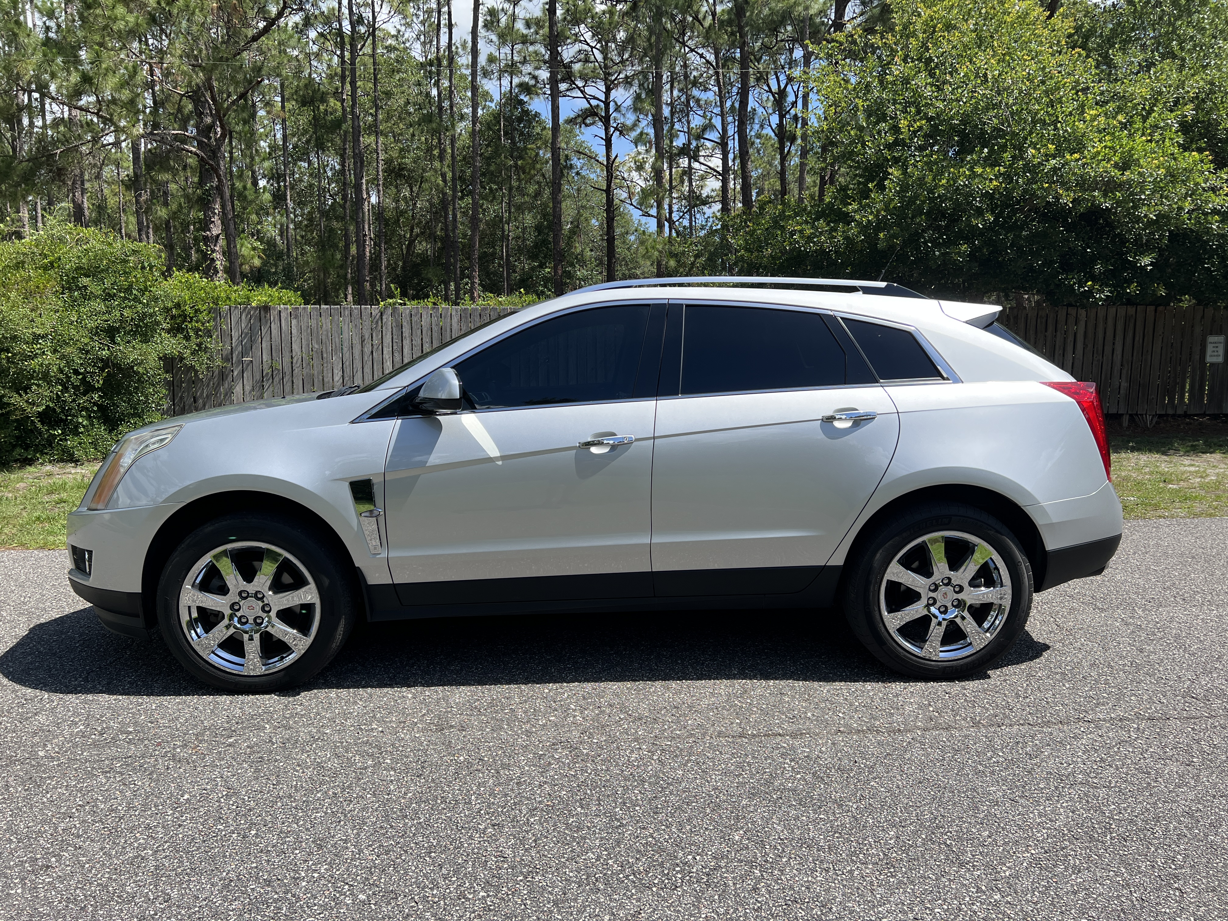 Used 2010 Cadillac SRX AWD Performance image 1