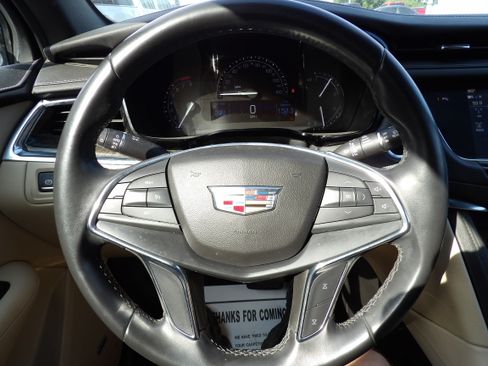 Used 2019 Cadillac XT5 FWD image 9