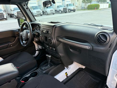 Used 2015 Jeep Wrangler Sport AWD/4WD image 71