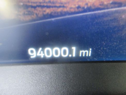 Used 2020 Ford Escape SE Sport image 3