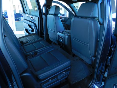 Used 2025 Chevrolet Suburban Z71 image 23