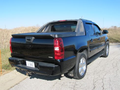 Used 2008 Chevrolet Avalanche LTZ image 11