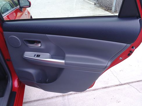 Used 2012 Toyota Prius V Five image 12