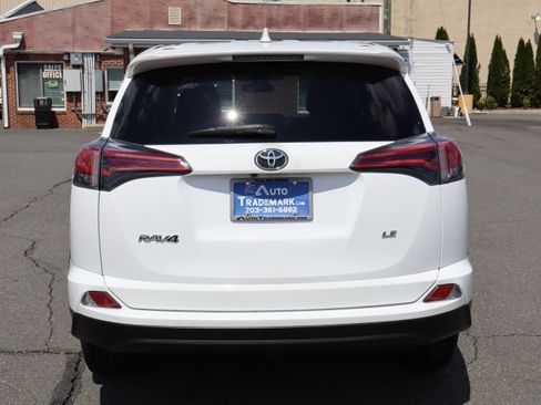 Used 2018 Toyota RAV4 LE FWD image 7