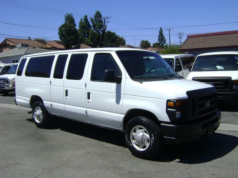 Used 2008 Ford E-350 and Econoline 350 Extended Wagon Super Duty RWD image 3