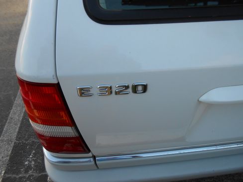 Used 1994 Mercedes-Benz E 320 image 24