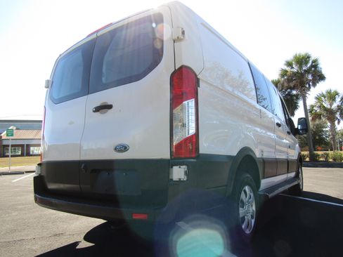 Used 2019 Ford Transit 250 image 5