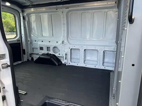 Used 2019 Ford Transit 150 130 Medium Roof RWD image 4