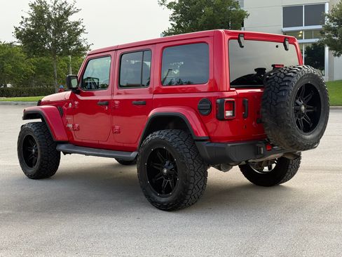 Used 2019 Jeep Wrangler 4WD Unlimited Sahara image 3