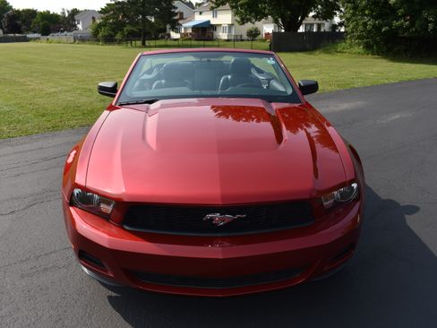 Used 2010 Ford Mustang Convertible RWD image 30