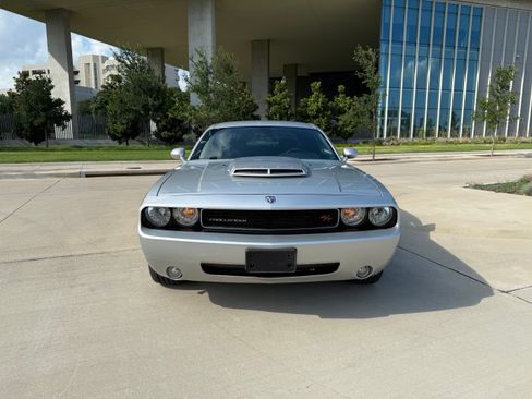 Used 2010 Dodge Challenger R/T image 9