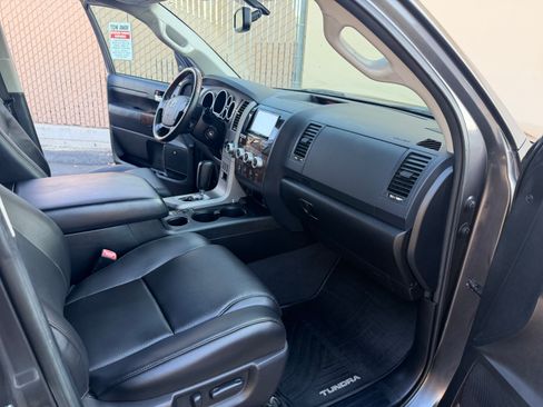Used 2013 Toyota Tundra 4x4 CrewMax Platinum image 27