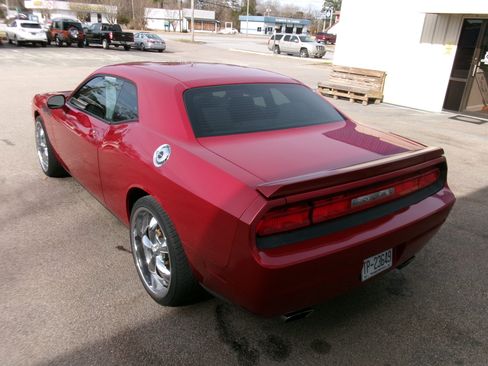 Used 2010 Dodge Challenger R/T image 4