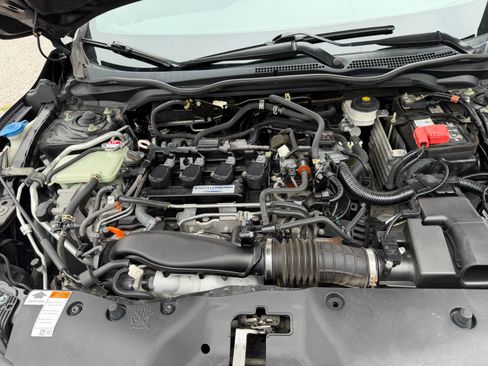 Used 2018 Honda Civic EX Hatchback image 9