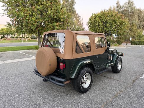 Used 1998 Jeep Wrangler 4WD Sahara image 11