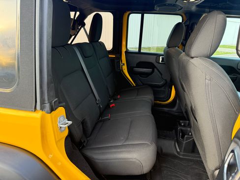 Used 2019 Jeep Wrangler 4WD Unlimited Sport image 15