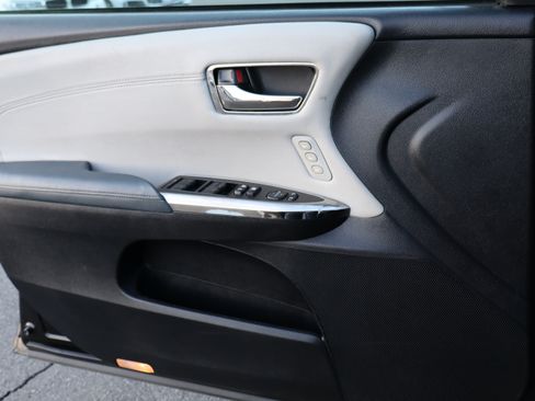 Used 2013 Toyota Avalon XLE Touring image 18