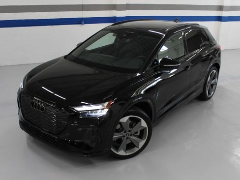 Used 2025 Audi Q4 e-tron Premium Plus image 4