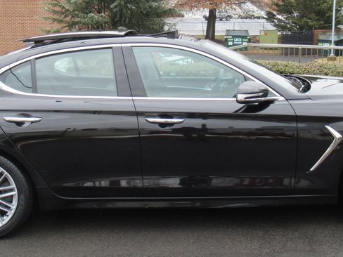Used 2021 Genesis G70 2.0T Elite image 4