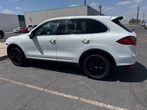 Used 2014 Porsche Cayenne AWD/4WD image 3