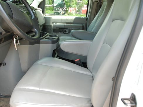 Used 2015 Ford E-350 and Econoline 350 image 17