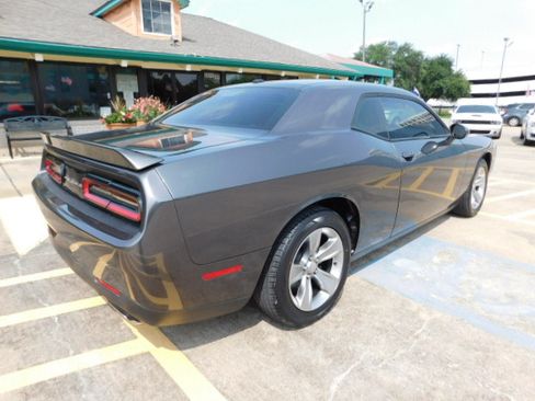 Used 2020 Dodge Challenger SXT RWD image 8