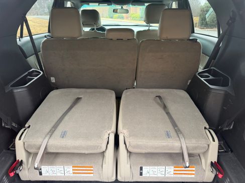 Used 2014 Ford Explorer XLT image 28