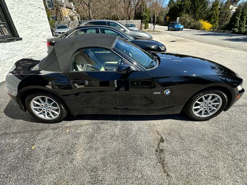 Used 2005 BMW Z4 2.5i image 1