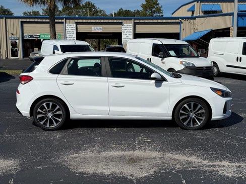 Used 2020 Hyundai Elantra GT image 7