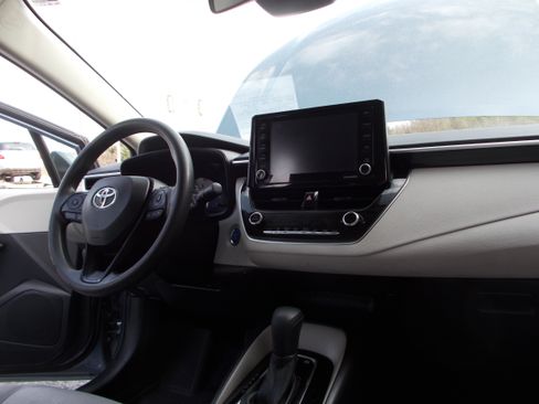 Used 2022 Toyota Corolla LE image 21