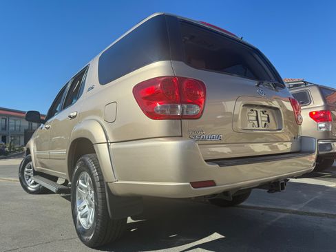 Used 2005 Toyota Sequoia SR5 image 7