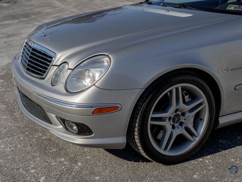 Used 2005 Mercedes-Benz E 55 AMG image 3