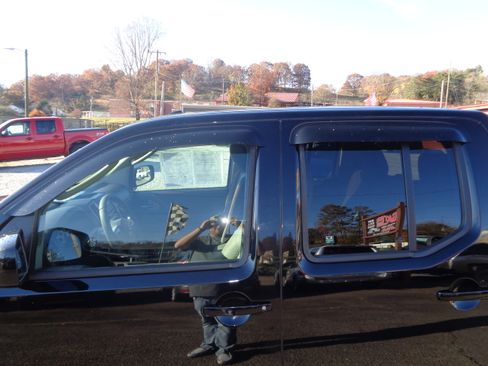 Used 2011 Nissan Frontier PRO-4X image 17