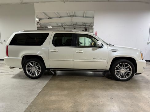 Used 2014 Cadillac Escalade ESV 2WD Premium image 2
