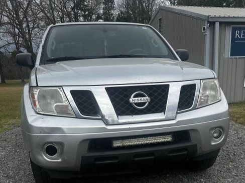 Used 2014 Nissan Frontier SV image 1