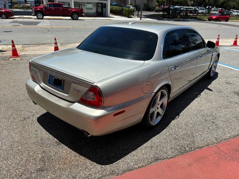 Used 2009 Jaguar XJ Vanden Plas RWD image 7