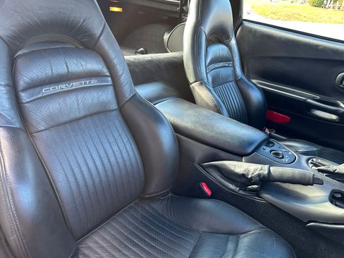Used 2001 Chevrolet Corvette image 14