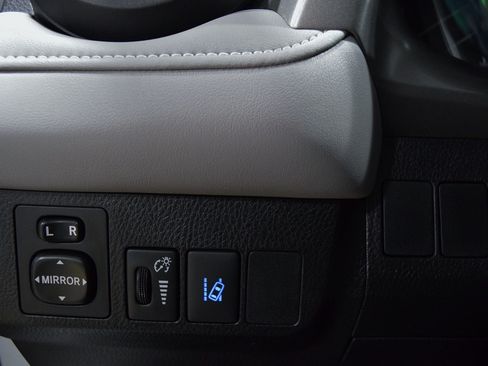 Used 2017 Toyota RAV4 XLE FWD image 30