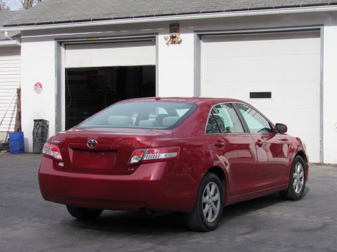 Used 2011 Toyota Camry LE Sedan FWD image 7