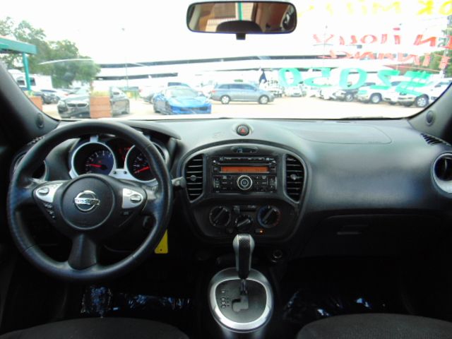 Used 2013 Nissan Juke S FWD image 14