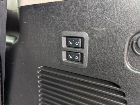 Used 2020 Nissan Armada SL image 16