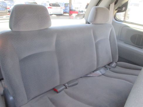 Used 2005 Chrysler Town & Country Limited FWD image 12
