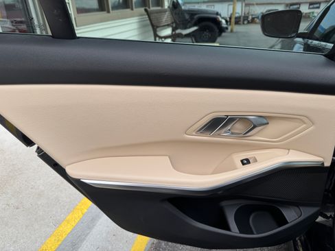 Used 2019 BMW 330i xDrive image 12