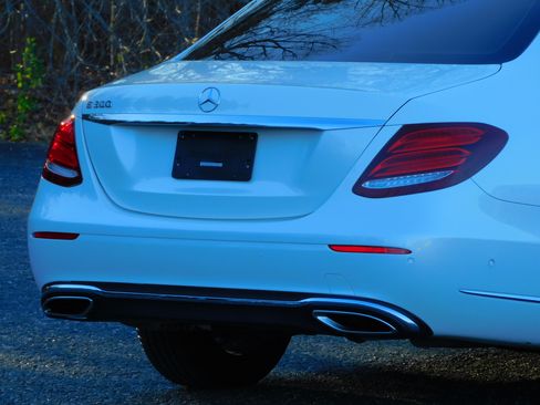 Used 2018 Mercedes-Benz E 300 image 11