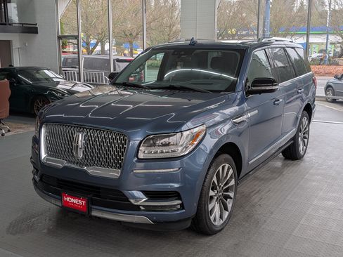 Used 2020 Lincoln Navigator Reserve Sport Utility 4D image 3