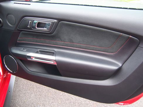Used 2020 Ford Mustang GT Convertible RWD image 21